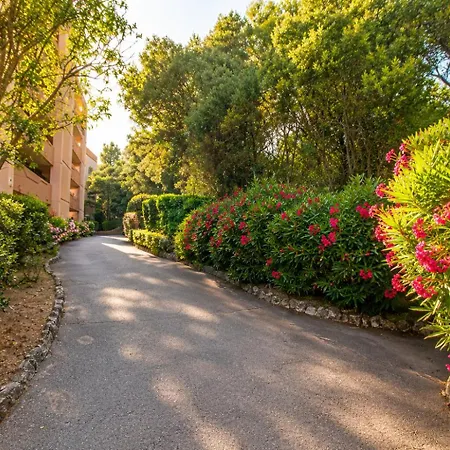 Apartment T2 Climatise Avec Terrasse, Port Santa Lucia A 2 Min Saint-Raphael (Var)