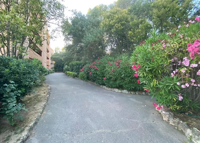 T2 Climatise Terrasse Port Santa Lucia 2 Min Saint-Raphael (Var)